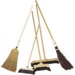 Escobas cuadra La Gée