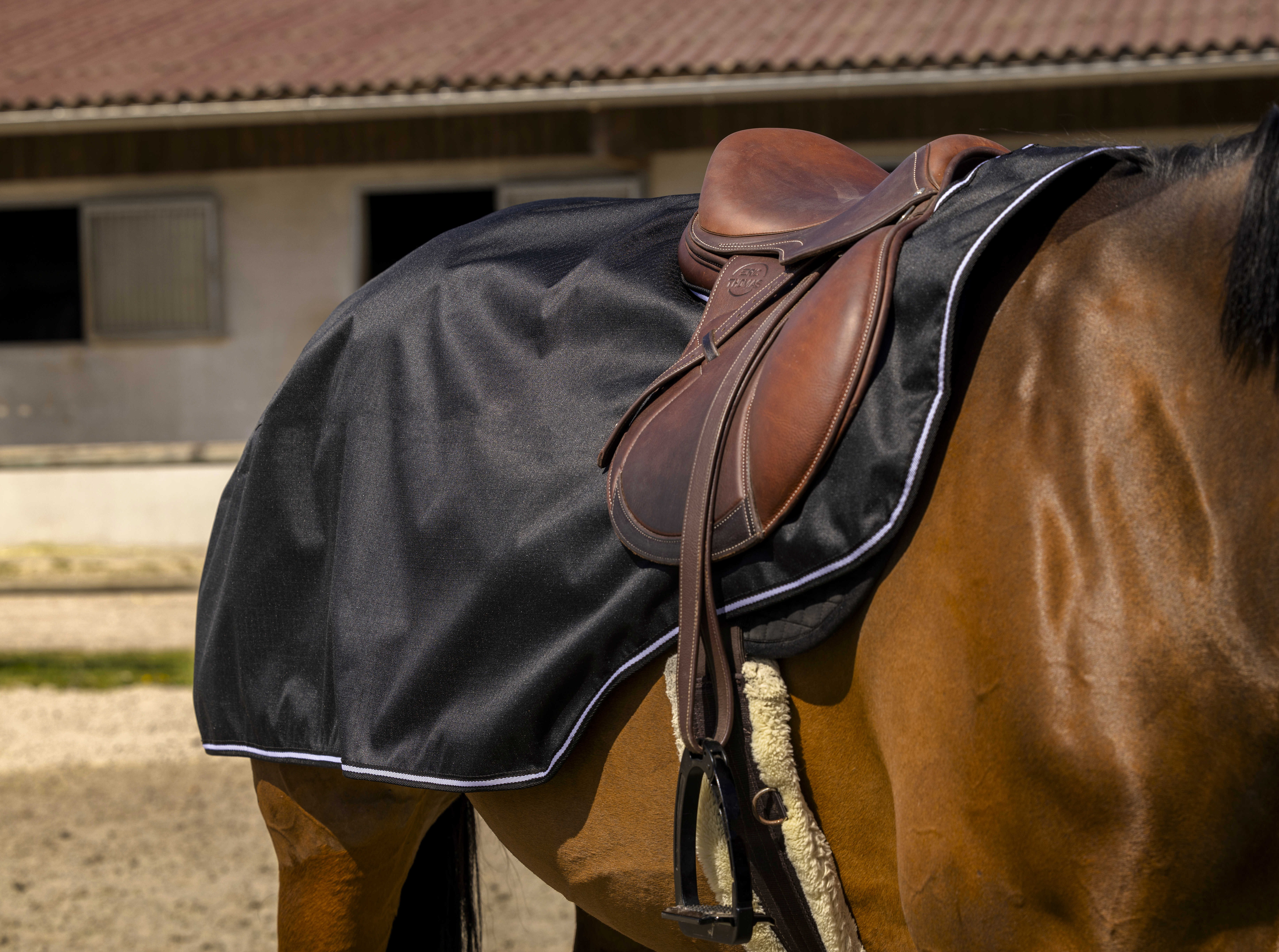 Riñonera Equithème - TYREX 600D - Tejido polar Negro Riñonera Equithème - TYREX 600D - Tejido polar Negro