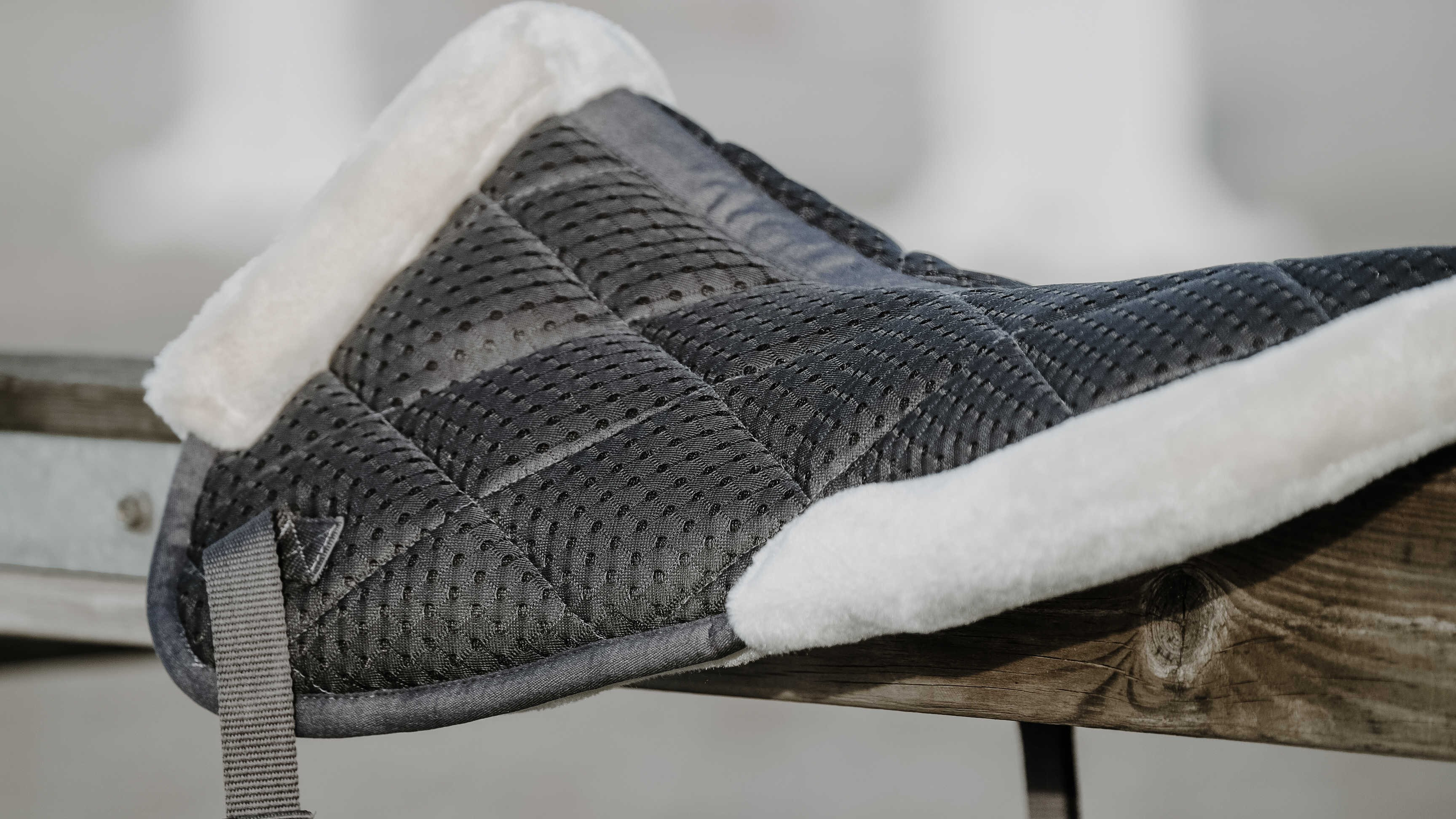 Almohadilla trasera Equithème Pro air Negro