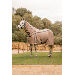 Cubre-moscas Combo B Vertigo con cubrecuello desmontable y protección UV Galleta de jengibre Beige Cubre-moscas Combo B Vertigo con cubrecuello desmontable y protección UV Galleta de jengibre Beige