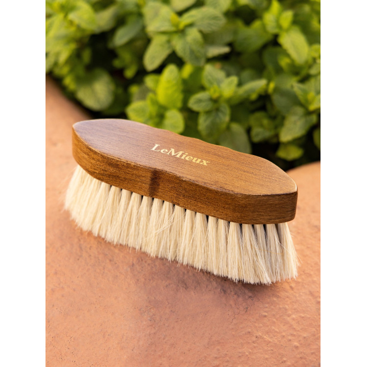Cepillo suave de acabado LeMieux Artisan Cepillo suave de acabado LeMieux Artisan