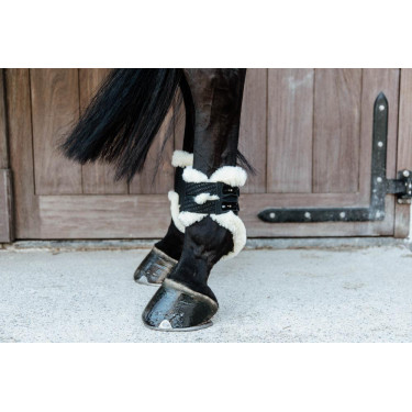 Protector de menudillo elástico con borreguillo vegano Kentucky Protector de menudillo elástico con borreguillo vegano Kentucky