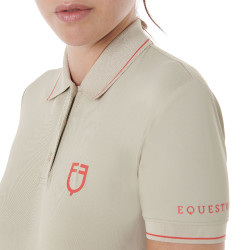 Polo de entrenamiento ajustado de tejido transpirable para mujer Equestro Oxford tostado / rojo amapola Beige