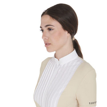 Polo ajustado de algodón plisado de manga corta para mujer Equestro Polo ajustado de algodón plisado de manga corta para mujer Equestro