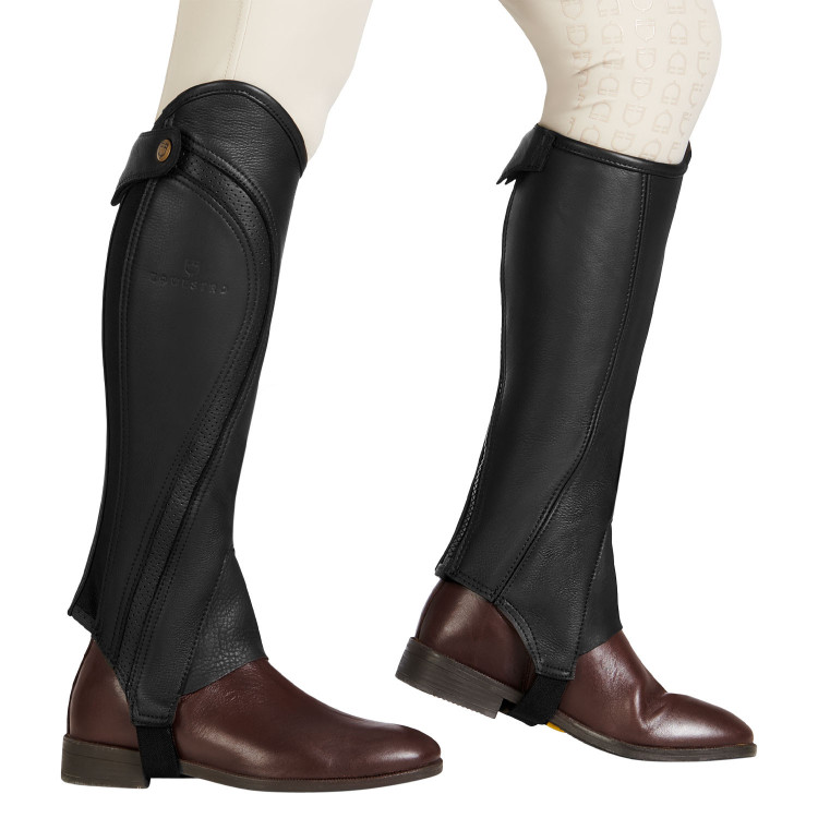 Mini-chaps unisex de cuero perforado para una comodidad máxima Salisbury Equestro Mini-chaps unisex de cuero perforado para una comodidad máxima Salisbury Equestro