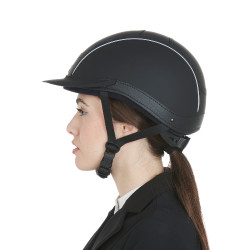 Casco Phantom con logotipo frontal e inserciones de cuero Equestro Casco Phantom con logotipo frontal e inserciones de cuero Equestro