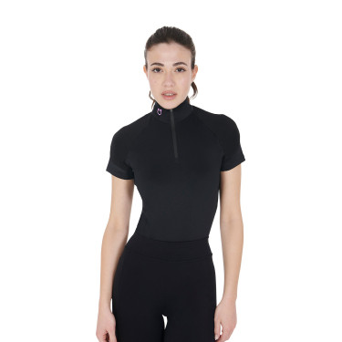 Capa base ajustada de manga corta para mujer en tejido técnico Equestro Negro / lila Capa base ajustada de manga corta para mujer en tejido técnico Equestro Negro / lila
