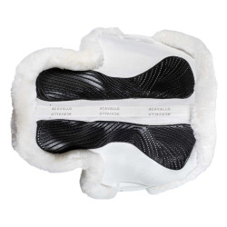Alfombra de salto Numnah con agarre de gel en ambos lados y ribete completo de borreguillo Acavallo Blanco / negro