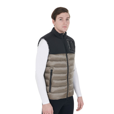 Chaleco para hombre en bi-material con parche de silicona Equestro Chaleco para hombre en bi-material con parche de silicona Equestro