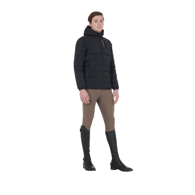 Plumífero de tejido elástico para hombre con parche de silicona Equestro Plumífero de tejido elástico para hombre con parche de silicona Equestro