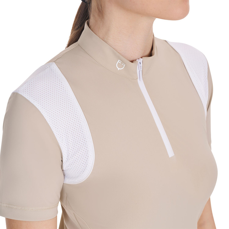 Polo de entrenamiento para mujer corte slim con inserciones de malla Equestro Polo de entrenamiento para mujer corte slim con inserciones de malla Equestro