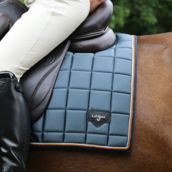 Mantilla LeMieux Loire Classic Dressage Square Petróleo Azul Mantilla LeMieux Loire Classic Dressage Square Petróleo Azul