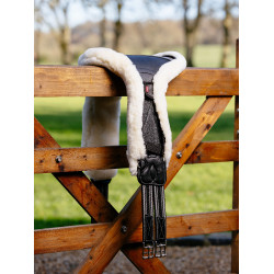 Gurtenschutz LeMieux Anatomic Merino+ Natural Marrón Gurtenschutz LeMieux Anatomic Merino+ Natural Marrón