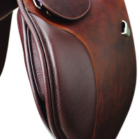 Silla Bates Caprilli Close Contact Classic con faldón adelantado Castaño Marr&amp;oacute;n