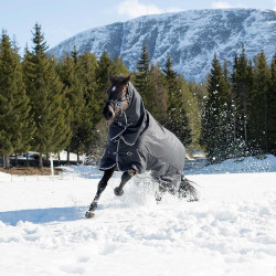 Manta exterior Georgina B Vertigocon cubrecuello amovible 250 g Azul marino Manta exterior Georgina B Vertigocon cubrecuello amovible 250 g Azul marino