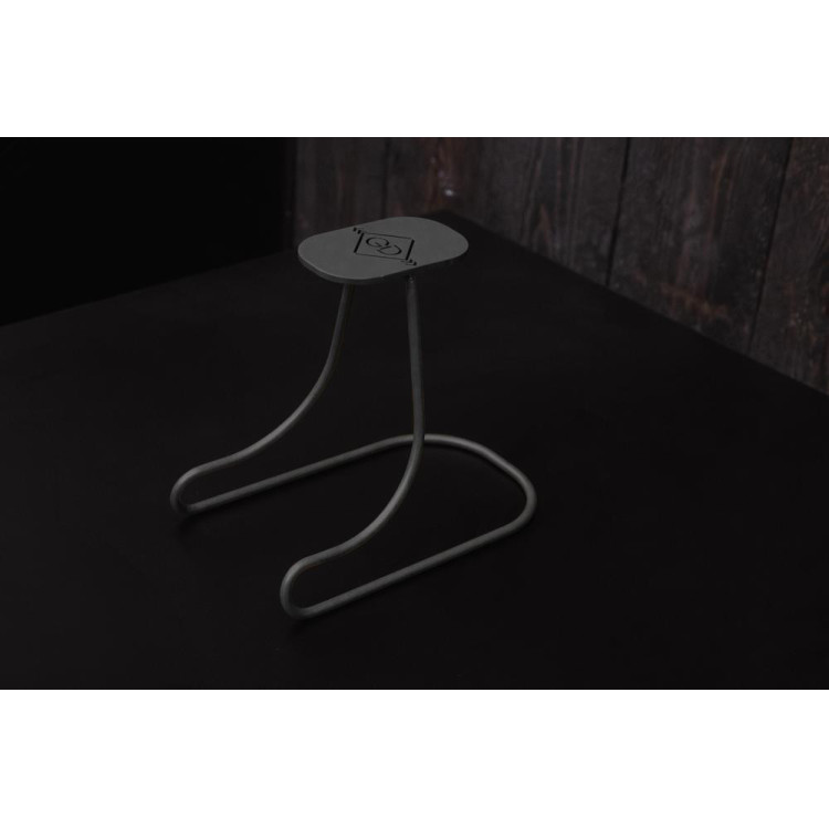 Soporte para Casco de Acero Grooming Deluxe de Kentucky Soporte para Casco de Acero Grooming Deluxe de Kentucky