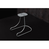 Soporte para Casco de Acero Grooming Deluxe de Kentucky Plata