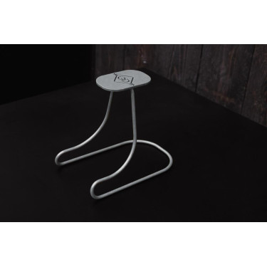 Soporte para Casco de Acero Grooming Deluxe de Kentucky Plata Soporte para Casco de Acero Grooming Deluxe de Kentucky Plata