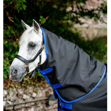 Halsabdeckung Horseware Reißfest Amigo® 900D Leicht 0g Negro / azul clásico Halsabdeckung Horseware Reißfest Amigo® 900D Leicht 0g Negro / azul clásico