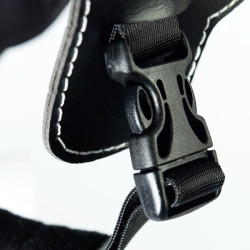 Casco Finn-Tack Elite de fibra de carbono Negro