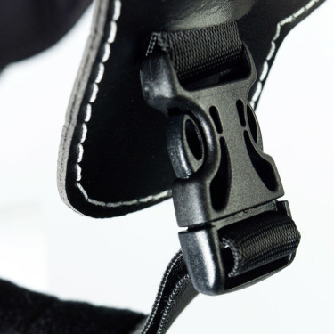 Casco Finn-Tack Elite de fibra de carbono Negro