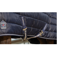 Manta LeMieux Arika Stable-Tek 200 g Azul marino Manta LeMieux Arika Stable-Tek 200 g Azul marino