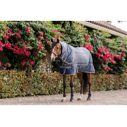 Manta de cuadra Horseware Amigo Ripstop Insulator Plus Poni 200 g Marino / gris titanio Azul marino Manta de cuadra Horseware Amigo Ripstop Insulator Plus Poni 200 g Marino / gris titanio Azul marino