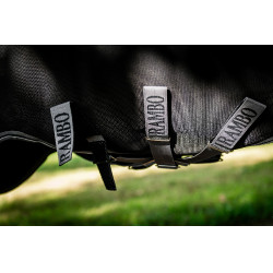 Manta Horseware Rambo 1680D Turnout 450g VL Negro / tormenta / gris plateado Manta Horseware Rambo 1680D Turnout 450g VL Negro / tormenta / gris plateado