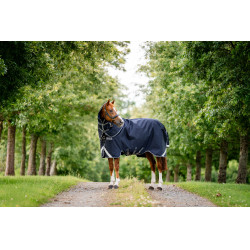 Manta Horseware Rambo 1680D Turnout Plus 100g Marino / tormenta / gris plateado Azul marino Manta Horseware Rambo 1680D Turnout Plus 100g Marino / tormenta / gris plateado Azul marino