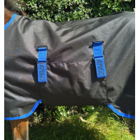 Cubre caballo Horseware Amigo Ripstop 900D Petite Turnout 200g Negro / azul clásico