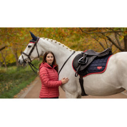 Mantilla LeMieux Loire Classic Close Contact Square Azul marino / arándano rojo Mantilla LeMieux Loire Classic Close Contact Square Azul marino / arándano rojo