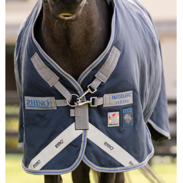 Manta Horseware Rhino Poney Turnout 250g VL Negro / gris titanio / azul clásico Manta Horseware Rhino Poney Turnout 250g VL Negro / gris titanio / azul clásico