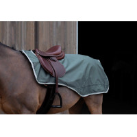 Manta riñonera EQUITHÈME TYREX 600D reciclada y forrada de polar Verde
