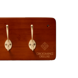 Percha para cinchas y chaquetas 10 ganchos Grooming Deluxe de Kentucky Madera Beige