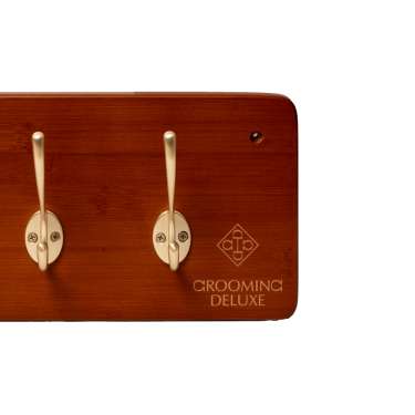 Percha para cinchas y chaquetas 10 ganchos Grooming Deluxe de Kentucky Madera Beige