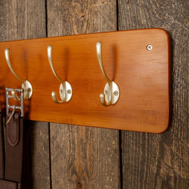 Percha para cinchas y chaquetas 10 ganchos Grooming Deluxe de Kentucky Madera Beige
