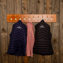 Percha para cinchas y chaquetas 10 ganchos Grooming Deluxe de Kentucky Madera Beige