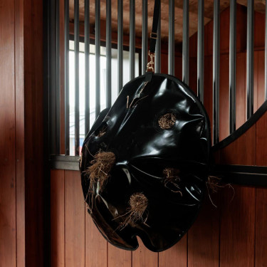 Bolsa de heno Play & Slowfeeder redondo Grooming Deluxe de Kentucky Negro Bolsa de heno Play & Slowfeeder redondo Grooming Deluxe de Kentucky Negro