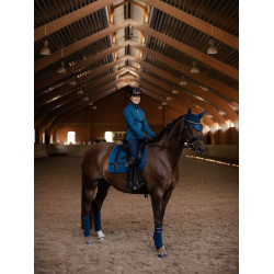 Manta de doma Equestrian Stockholm con vendas Azul Mónaco Manta de doma Equestrian Stockholm con vendas Azul Mónaco