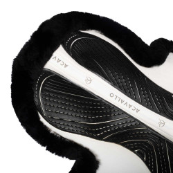 Alfombra de salto Numnah con agarre de gel en ambos lados y ribete completo de borreguillo Acavallo Blanco / negro