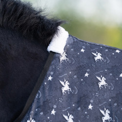 Cubre-moscas Imperial Riding Carlys Polvo de hada gris AOP Motifs