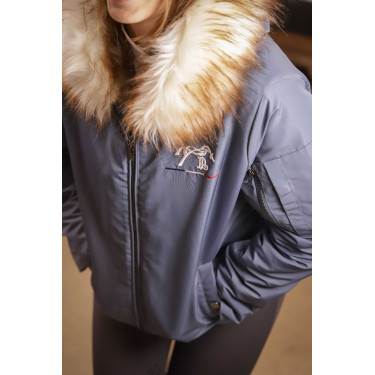 Bombers Pénélope Sobre Lyon Mar de Bering Azul