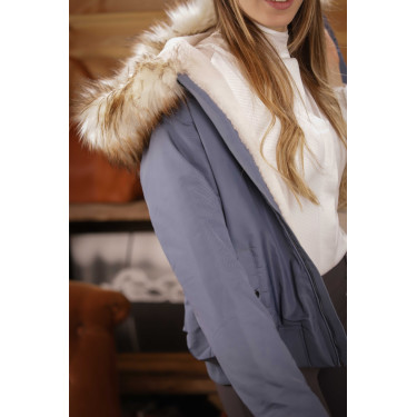 Bombers Pénélope Sobre Lyon Mar de Bering Azul