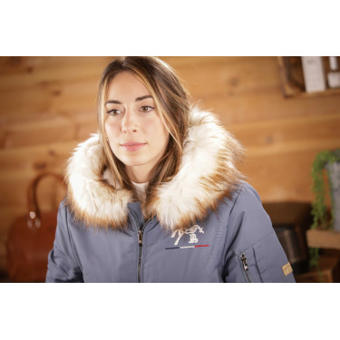 Bombers Pénélope Sobre Lyon Mar de Bering Azul