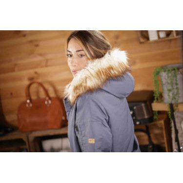 Bombers Pénélope Sobre Lyon Mar de Bering Azul