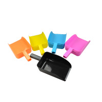 Pala medidor de pienso de plástico Negro