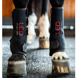 Gueteras de terapia Horseware con luz roja LED Negro / negro Gueteras de terapia Horseware con luz roja LED Negro / negro