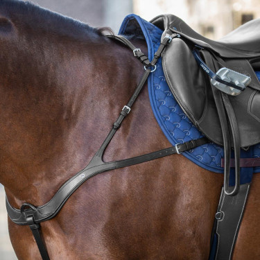 Pechopetral Anatómico New English Collection de Dy'on Negro Pechopetral Anatómico New English Collection de Dy'on Negro