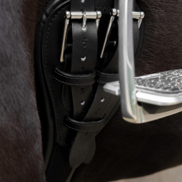 Cinchón Corto Anatómico Kentucky Negro Cinchón Corto Anatómico Kentucky Negro