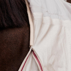 Manta antimoscas Comfort Classic con cubrecuellos y panza Kentucky Beige / burdeos Manta antimoscas Comfort Classic con cubrecuellos y panza Kentucky Beige / burdeos